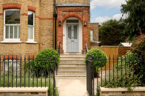 Homefield Road, London SW19 2 bed apartment for sale