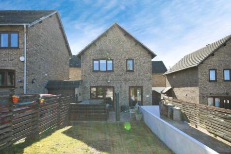 3 bedroom link detached house for sale