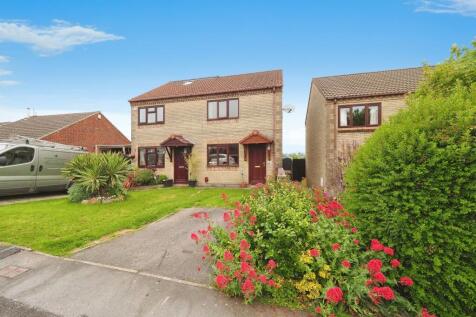 2 bedroom semi-detached house for sale