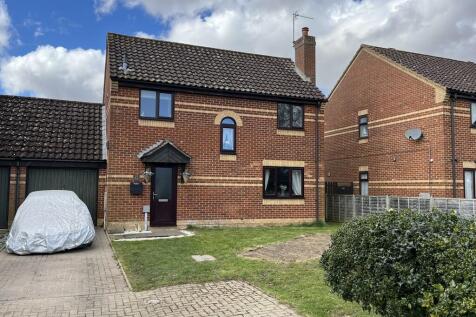3 bedroom link detached house for sale