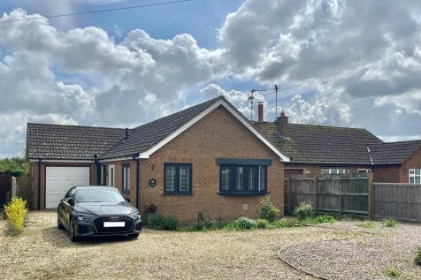 2 bedroom detached bungalow for sale