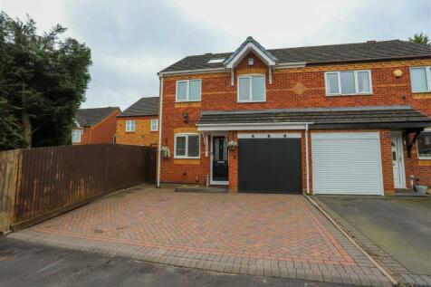 4 bedroom semi-detached house for sale