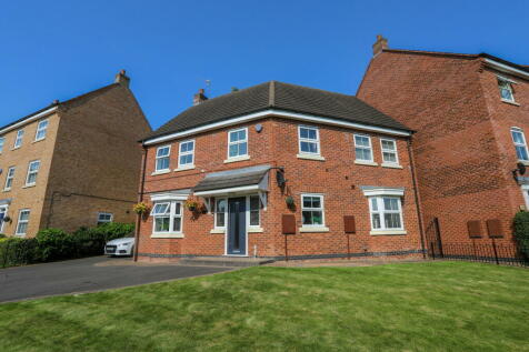 4 bedroom detached house for sale