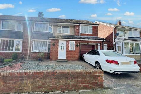 5 bedroom semi-detached house for sale