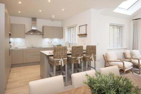 4 bedroom link detached house for sale