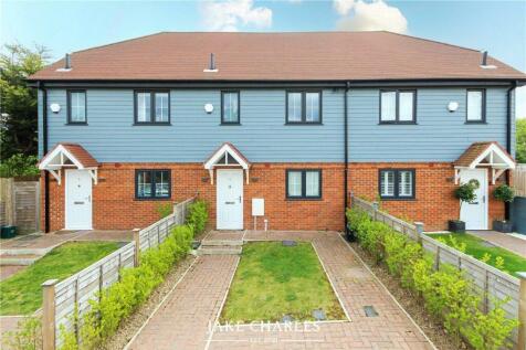 Crescent Gardens, St. Albans, AL4 2 bed terraced house for sale