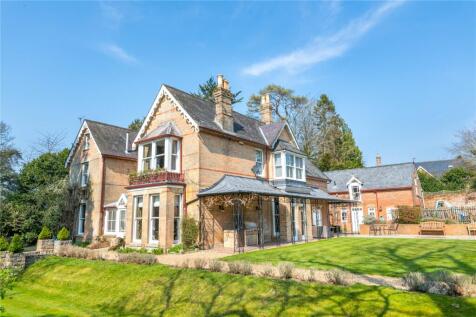 6 bedroom detached house for sale