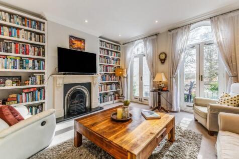 King George Square, Surrey TW10 5 bed terraced house for sale
