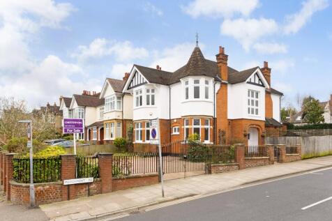 Queens Road, Surrey TW10 5 bed detached house for sale