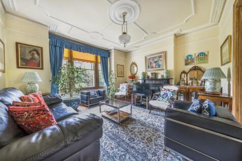 5 bedroom terraced house for sale