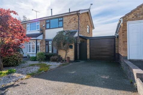 2 bedroom semi-detached house for sale