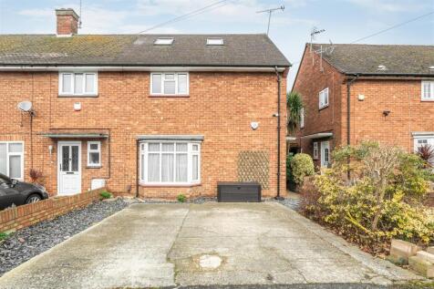 4 bedroom end of terrace house for sale