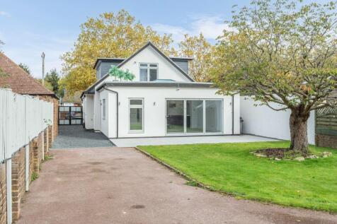 Green Lane, Surrey KT16 4 bed detached house for sale