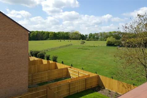 Hewlett Close, Surrey KT15 4 bed terraced house for sale