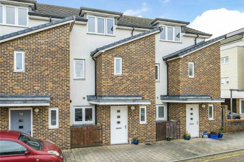 Pyle Close, Surrey KT15 3 bed terraced house for sale