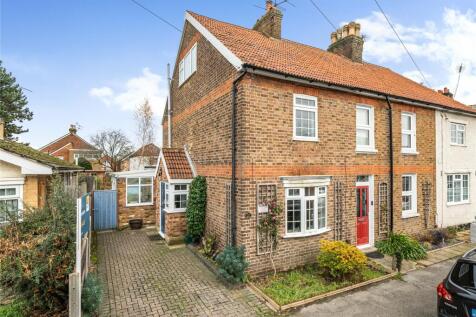 Ecton Road, Surrey KT15 3 bed end of terrace house for sale