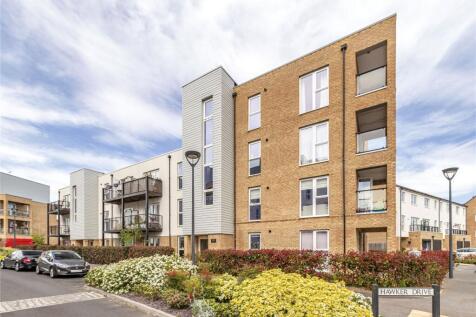 Hawker Drive, Surrey KT15 2 bed flat for sale