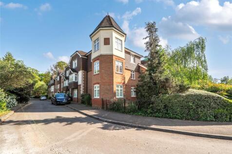 Brighton Road, Surrey KT15 2 bed flat for sale