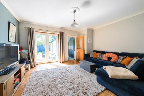Alexandra Road, Surrey KT15 2 bed end of terrace house for sale