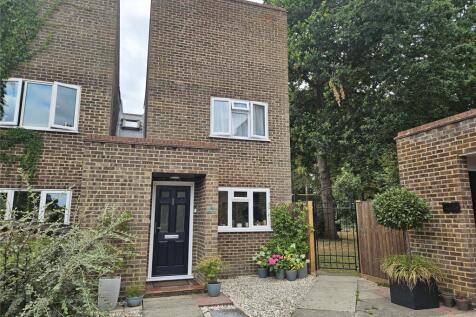 2 bedroom semi-detached house for sale