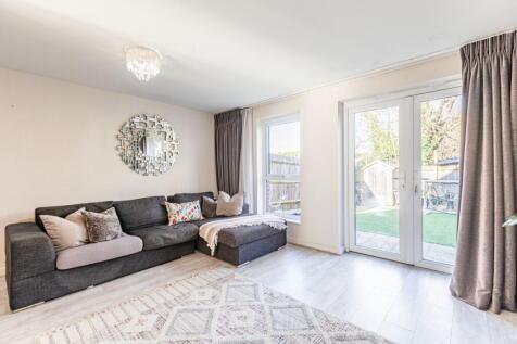 Hawker Drive, Surrey KT15 2 bed end of terrace house for sale