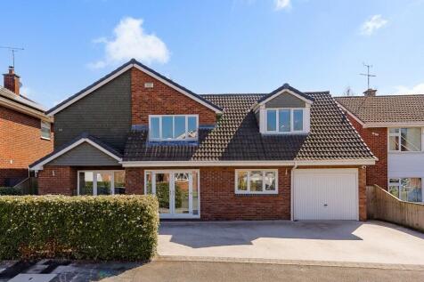 5 bedroom detached house for sale