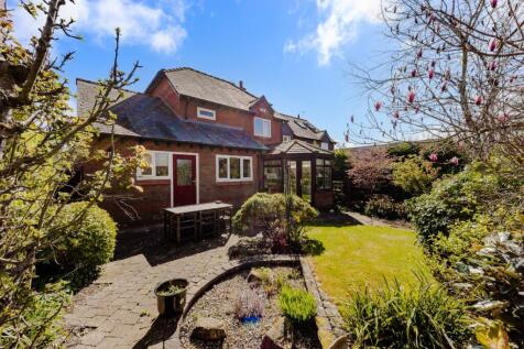 Wrexham Road, Pulford, Chester 3 bed detached house for sale