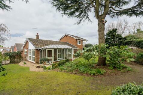 4 bedroom detached bungalow for sale