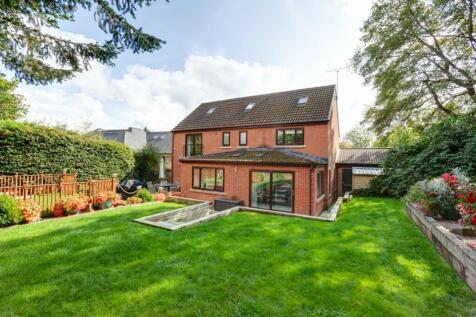 6 bedroom detached house for sale