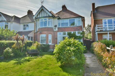 2 bedroom ground floor flat for sale
