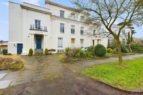 Wellington Square, Cheltenham GL50 2 bed apartment for sale