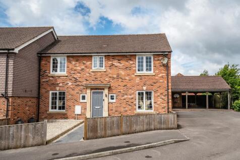 4 bedroom end of terrace house for sale