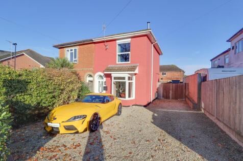 4 bedroom semi-detached house for sale