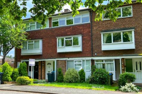 2 bedroom maisonette for sale