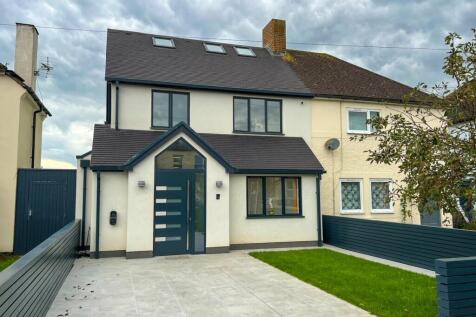 4 bedroom semi-detached house for sale