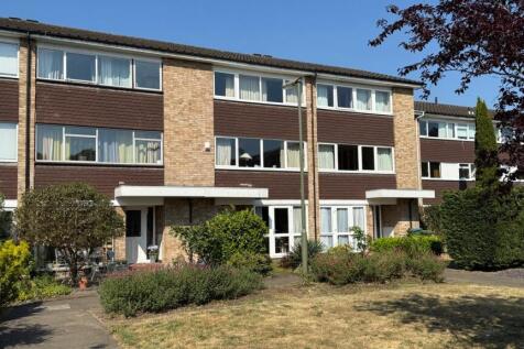 4 bedroom end of terrace house for sale