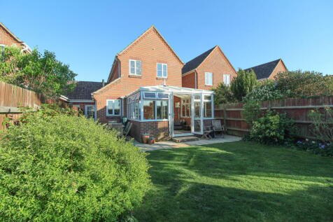 3 bedroom link detached house for sale