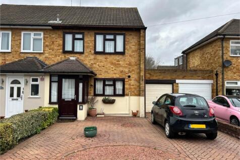 St Kildas Road, Brentwood CM15 2 bed semi