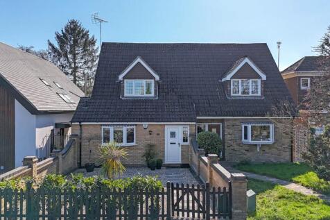 Brentwood Road, Brentwood CM13 3 bed semi