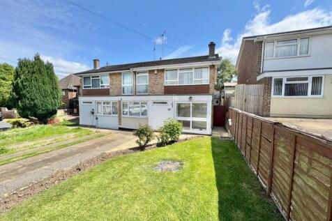 Pennyfields, Brentwood CM14 5 bed semi