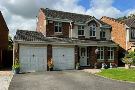 4 bedroom detached house for sale