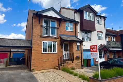 3 bedroom semi-detached house for sale