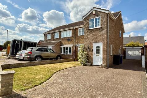 3 bedroom semi-detached house for sale