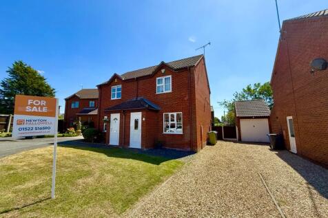 2 bedroom semi-detached house for sale