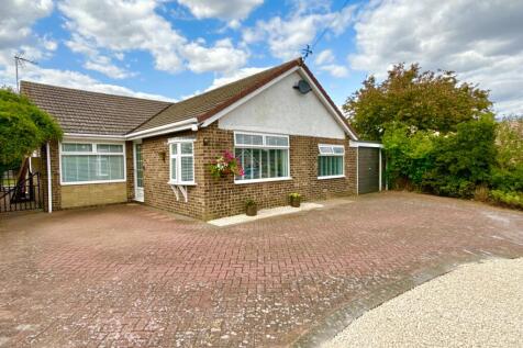 4 bedroom detached bungalow for sale