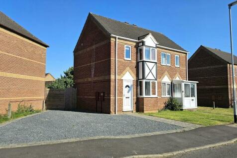 2 bedroom semi-detached house for sale