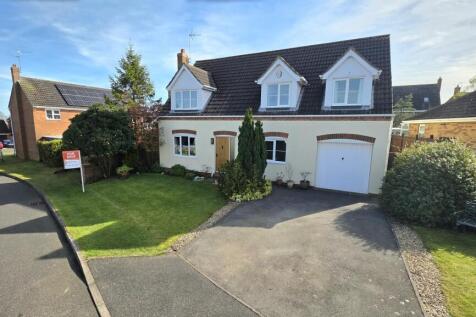 4 bedroom detached house for sale