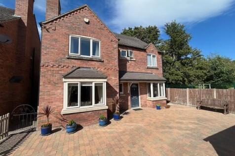 4 bedroom detached house for sale