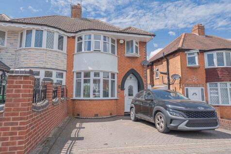 3 bedroom semi-detached house for sale