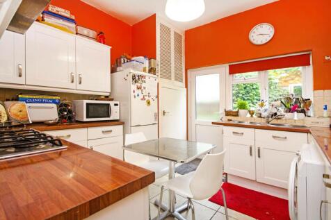 Seymour Road, Harringay, London, N8 3 bed flat for sale